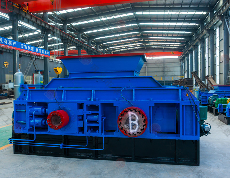 砂石廠需要什么設(shè)備，出料1-3mm對(duì)輥破碎機(jī)廠家